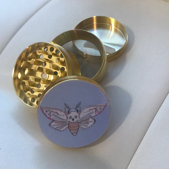 Moth Herb Grinder 🍀 - Picture 3 of 4